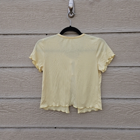 pinc light yellow ribbed shrug with two front ties medium - Picture 2 of 4